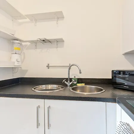 Apartment Golden Desert With Free Parking - Netflix Birmingham