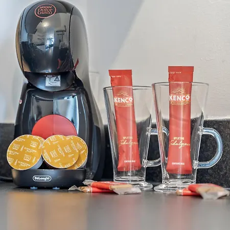 Golden Desert With Free Parking - Netflix * Birmingham
