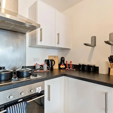 Apartment Golden Desert With Free Parking - Netflix