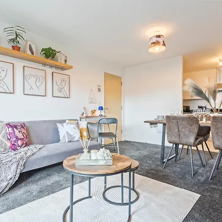 Apartment Golden Desert With Free Parking - Netflix